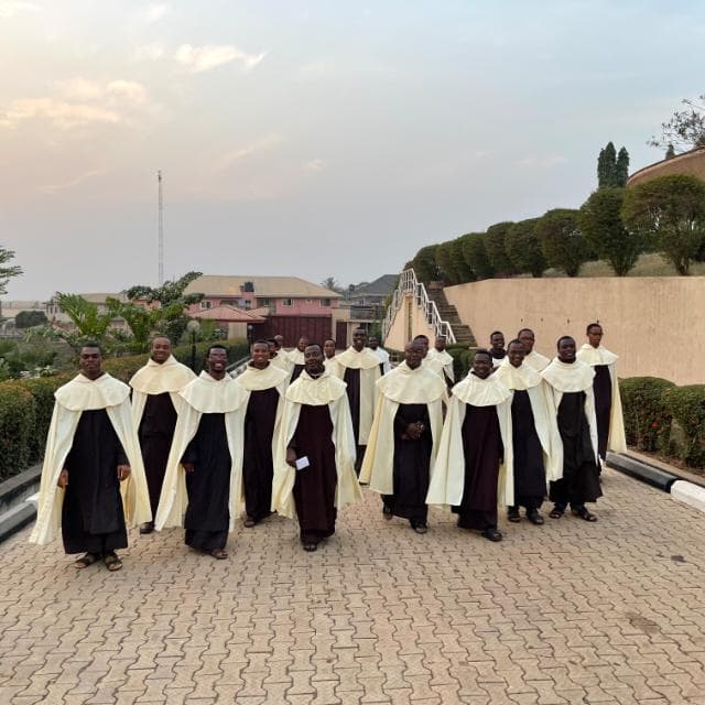 Peaceful Community exterior and grounds